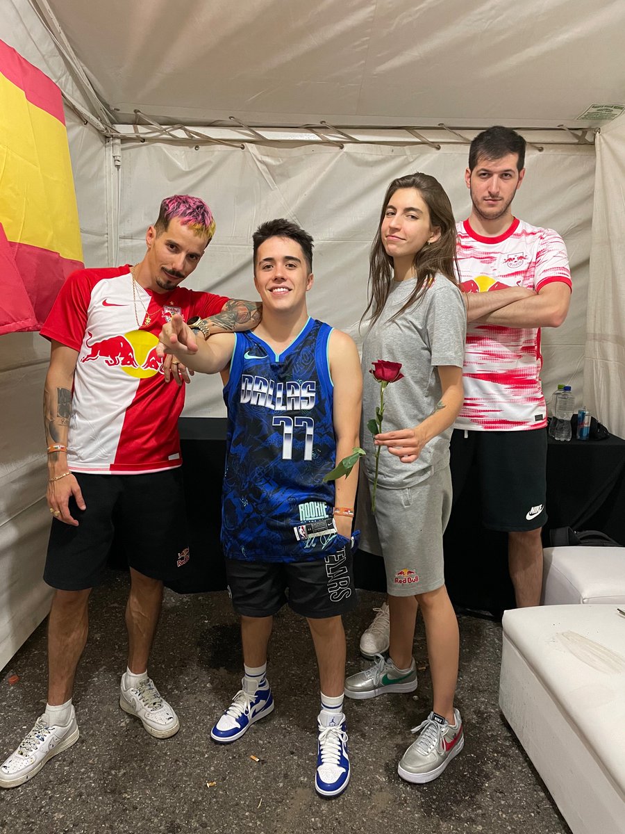 GazirGPS's tweet photo. Graciass Hermosillo, un placer rapear para vosotros y con estos guapos @socasmc @SkoneBigFish @chutyvk https://t.co/xllsAZmr8r