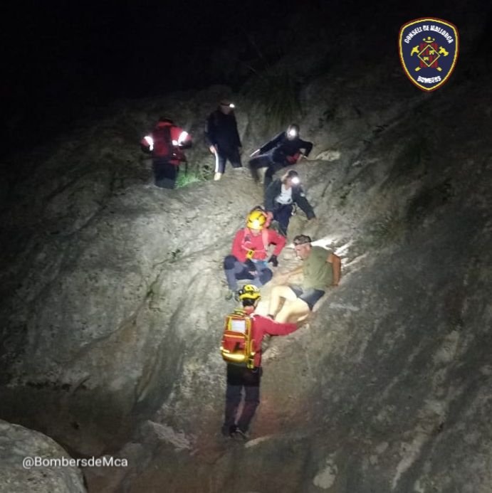 Ens activen per una recerca al Torrent de Pareis a les 2:00 de la matinada. Eren 4 persones de nacionalitat alemana però residents a Mallorca, sense notícies i sense cobertura.
Han iniciat l'excursió a les 10:00 del matí i encara no havien arribat a casa.