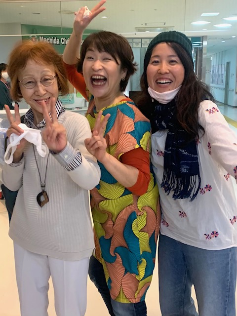 たかのてるこ 地球の広報 旅人 町田の講演 楽しかった てるこ さんの本の影響で 海外旅して 日本で外国人と恋に落ちて国際結婚を じゃ私 恋のキューピット という女子が３人も サイン会で名を聞くと 本名は敏子で 俳句を始めて