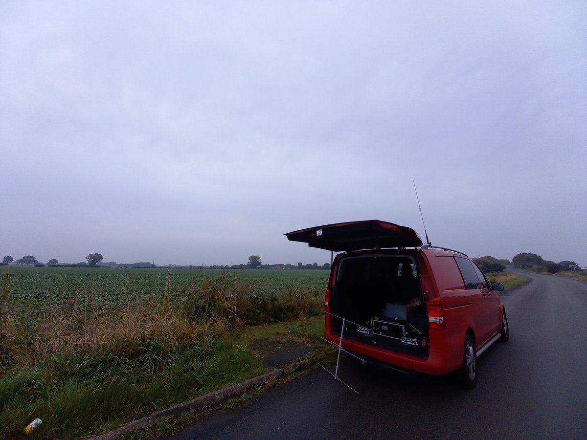 M0GIW's tweet photo. Chilly morning at #vanshack to hear @ARISS_status #qso with @Thom_astro #iss #sat #educationalcontact @ARISSFR @RF2Space @issfanclub https://t.co/T2KwnkcsWN