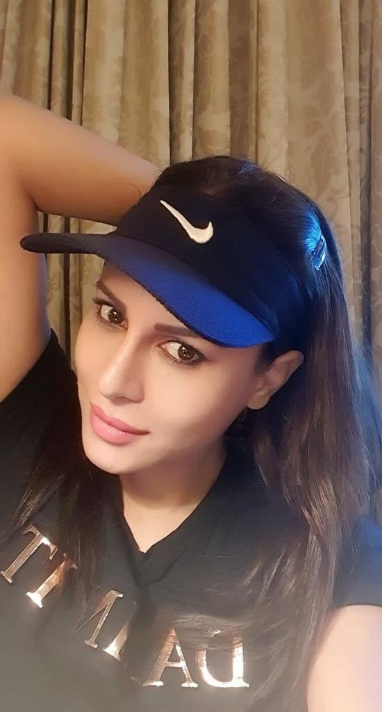 iamkavyakeeran's tweet photo. The best things in life are free 😘
#instadaily #instagood #actor #model #fashion #happiness #picoftheday #photooftheday #smile #summer #monday #mondayvides #influencer #cute #love #photography #selfie #selflove #kavyakeeran https://t.co/qB99gBXlYs