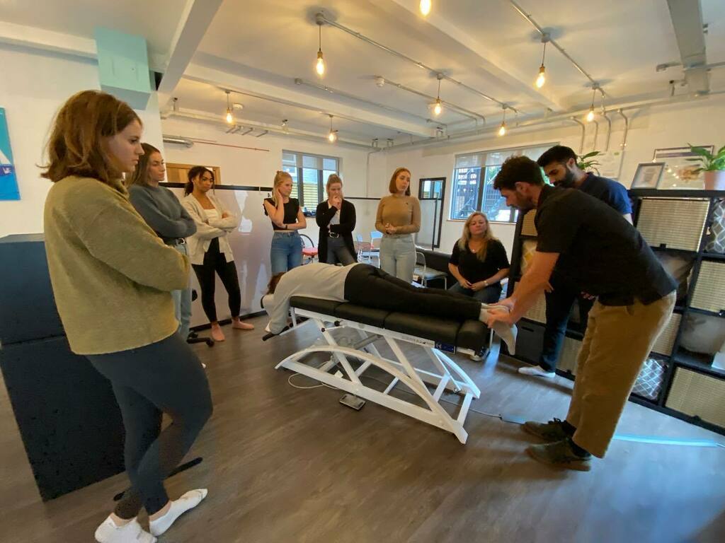 Saturday skills session with Luke Mulvihill. 

We are always working hard to make sure our ninja skills are the best around. Thanks Luke for a great afternoon. 

Was great to have some students from @lsbu_chiro_students @mctimoneycollege @aeccuniversitycollege along for the …