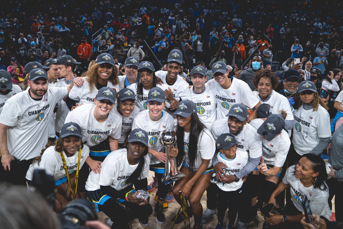 cbislascanarias's tweet photo. 🙌@NdouraStou toca el cielo en Chicago, desde Gran Canaria, felicidades campeona!!!🏆👏👏

¡Orgullo de cantera!

🤝 @SPARGranCanaria  
🤝 @lacajadcanarias
🏀 @BaloncestoESP https://t.co/r7Spg8WnfT