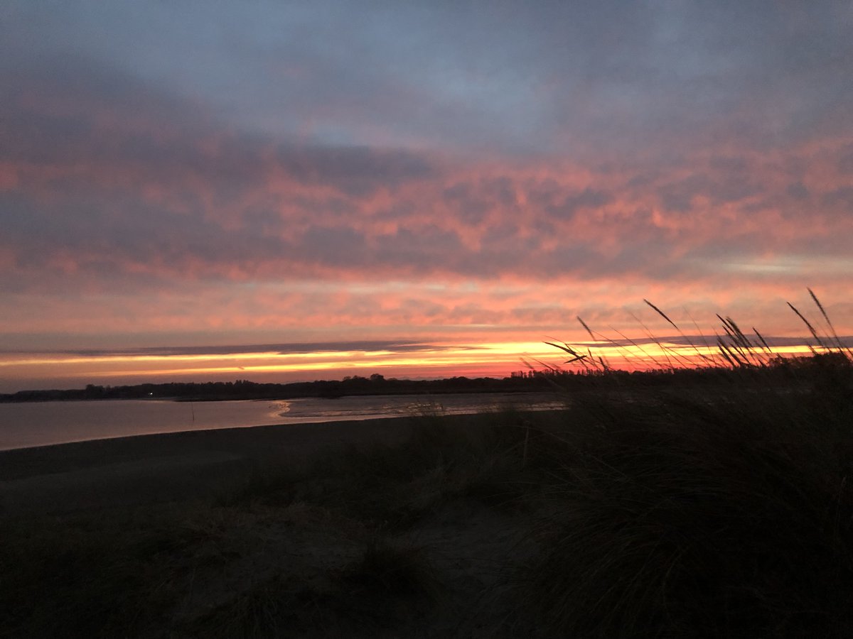 lenctyler's tweet photo. Another day dawns in West Wittering. https://t.co/5TBPc5cMaR