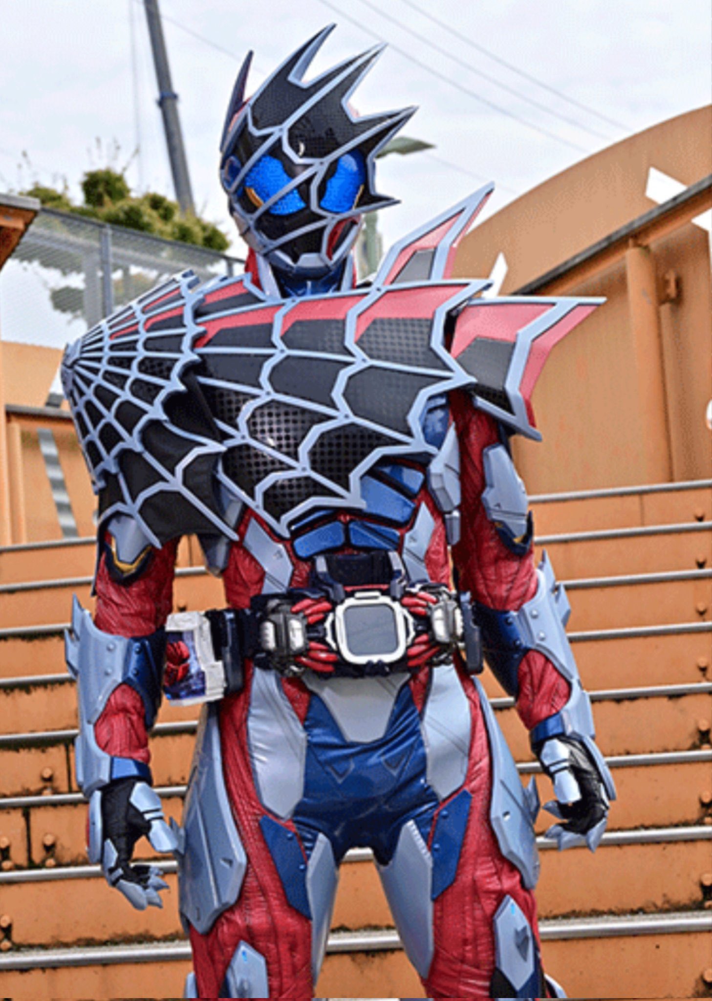 東雲 一話で変身失敗したヒロミさんはもう変身しないのかな と思ってたら ついに 仮面ライダーデモンズかっこいい 滲み出るメテオ感 仮面ライダーリバイス T Co Ick71a1cjx Twitter