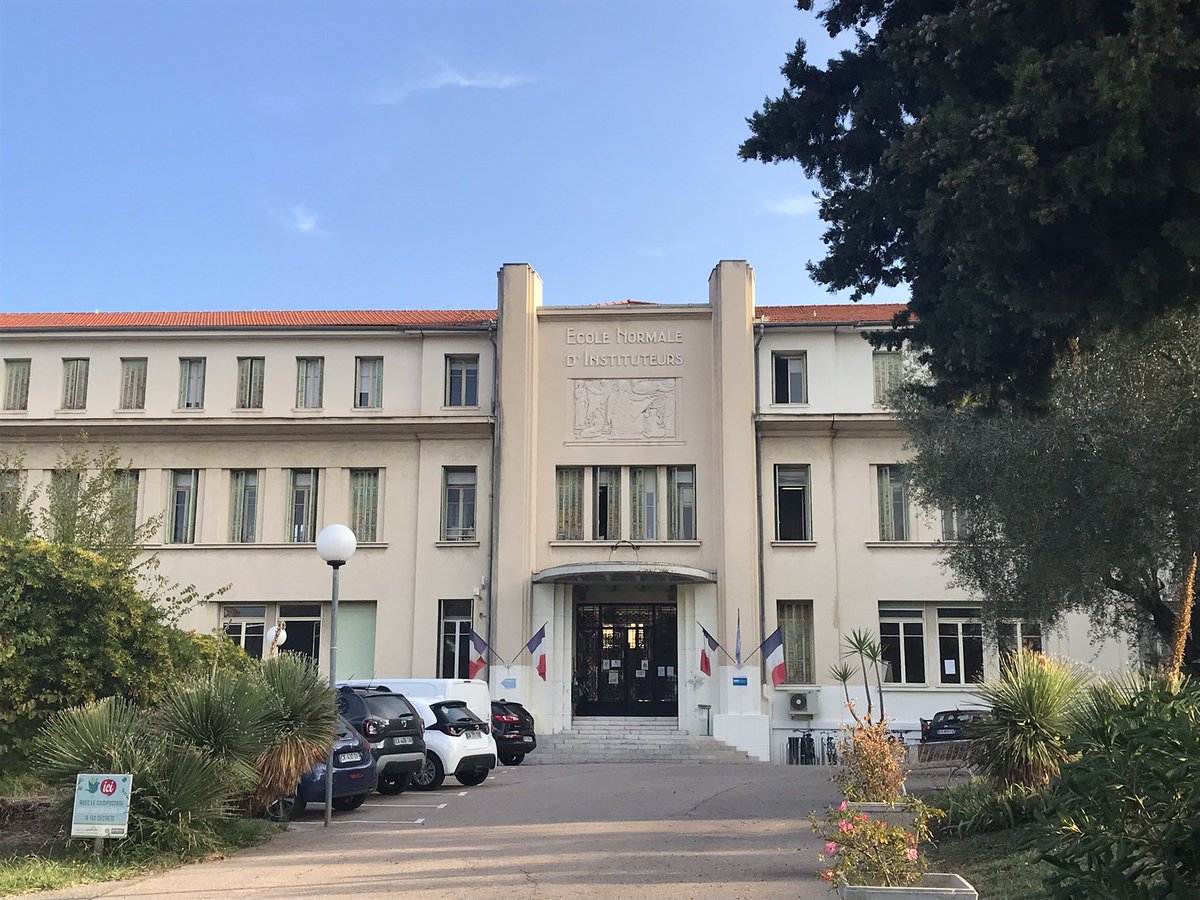 AnneSoPionnier's tweet photo. The first intensive week of the year @creasmartedtech of my Master M2 is starting today @Inspe_Nice #smartedtech with +40 students in the classroom and +20 online (M1 &amp; M2). Good to be back on intensive learning and intensive socializing. https://t.co/WMDJEnMkED