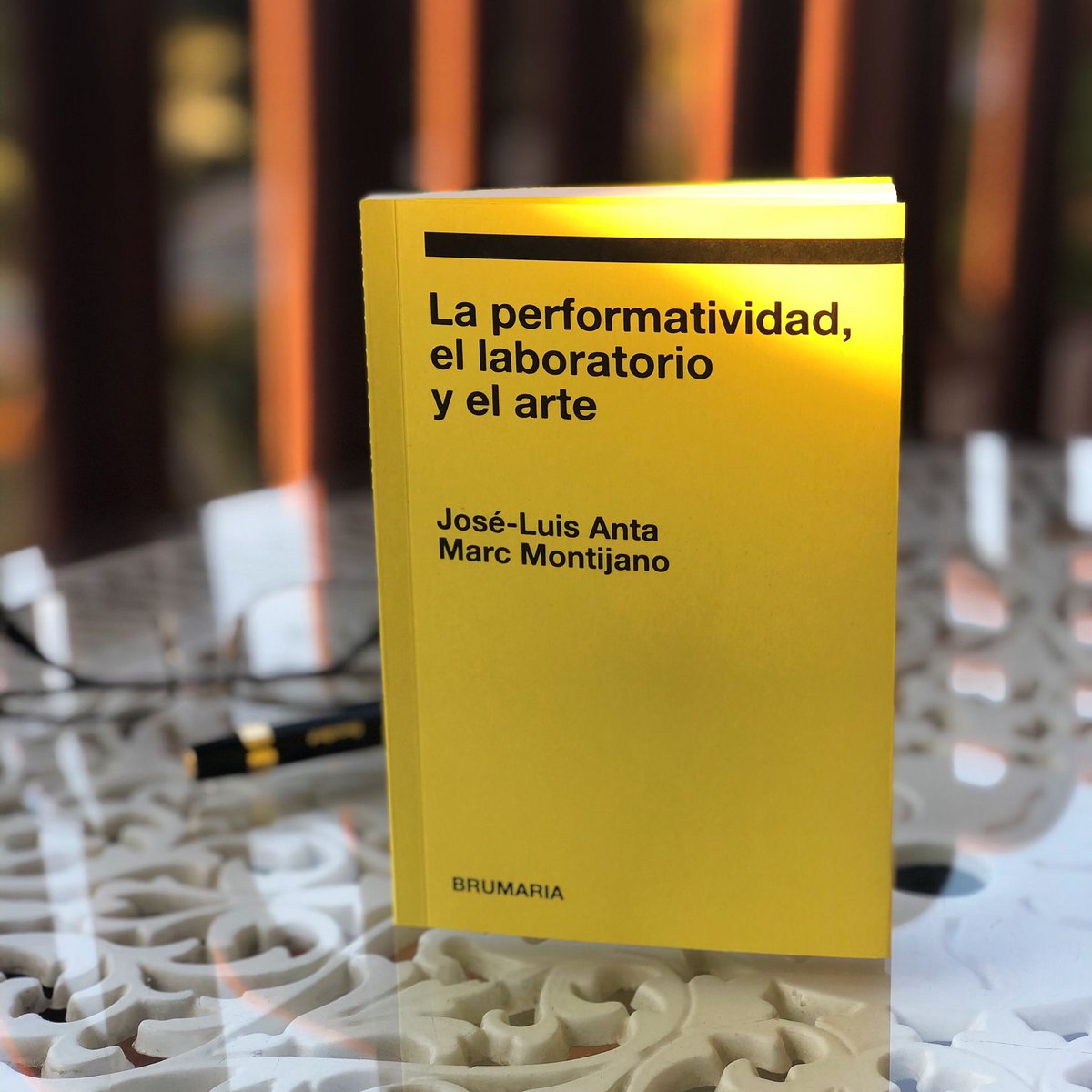 marcmontijano's tweet photo. Ya está a la venta ‘La performatividad, el laboratorio y el arte’. El #libro que hemos escrito el sr José-Luis Anta y un servidor. Editorial #Brumaria @BrumariaWorks #investigacion #teoriadelarte #performanceArt #performatividad #antropologiasocial https://t.co/0GbhVOwIy8