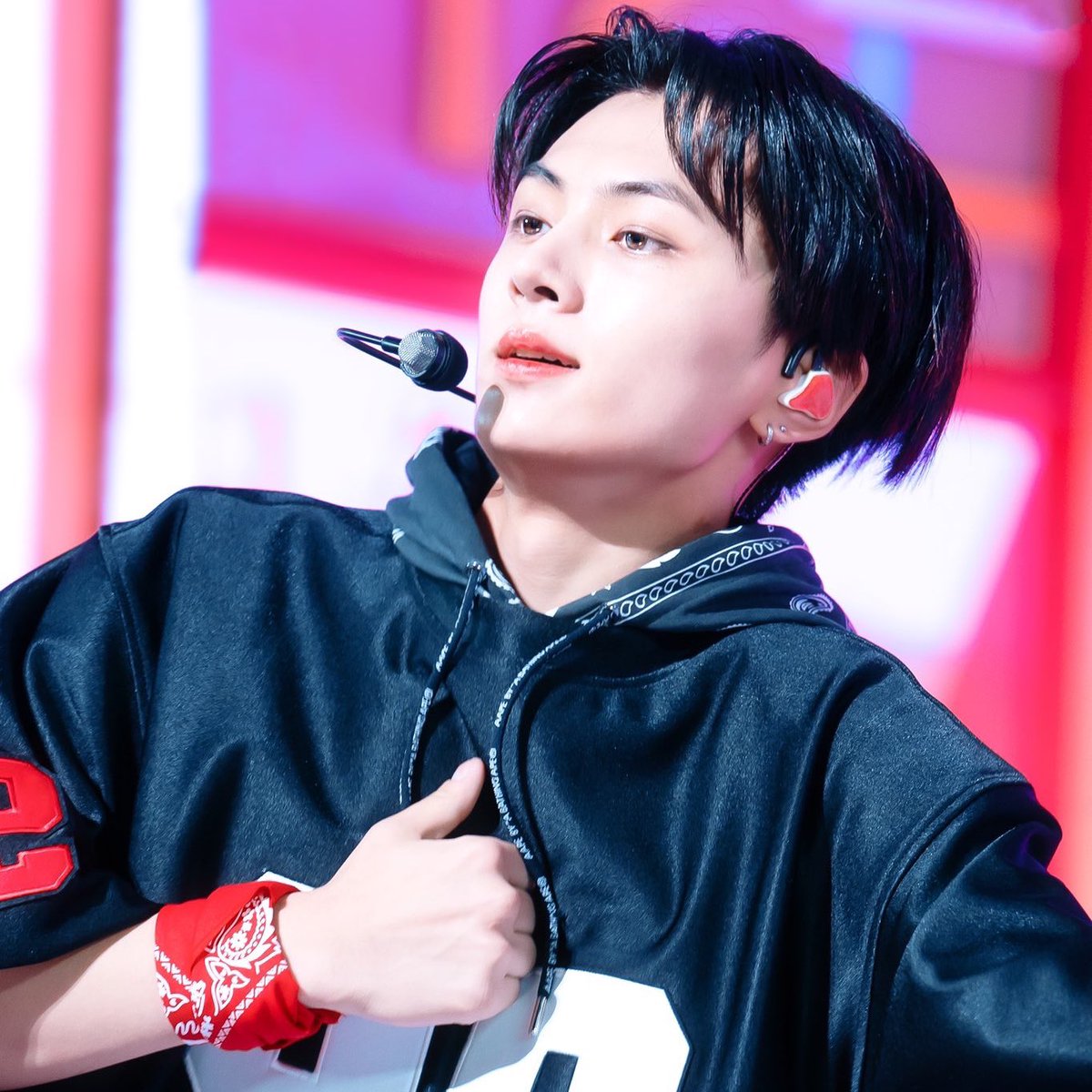 0420FEED's tweet photo. Stunning. 

#ENHYPEN_JAY #JAY #엔하이픈_제이 #제이 https://t.co/duvxQZOhMe