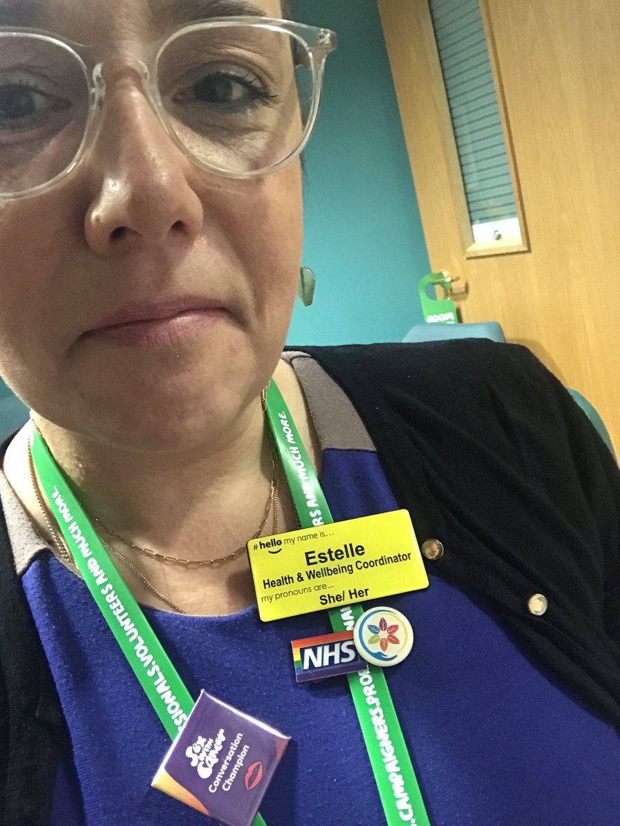Proudly wearing my new badges this morning… some may think “a bit 2 much Estelle?” … 🙋🏻‍♀️“ actually I was thinking of my badge when I was a @ClubMedFR #GO with flags so all knew which languages I spoke”so I can #TalkaboutCancer #SexandCancer #Deathanddying #LGBTQIA  &more in 🇬🇧🇫🇷