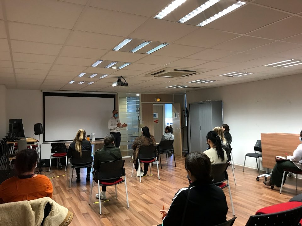 Recrutement Carrefour à #poleemploi #nimes 7 Collines : 60 demandeurs convoqués, 48 présents et à ce jour 20 recrutés dont 7 en contrats aidés.