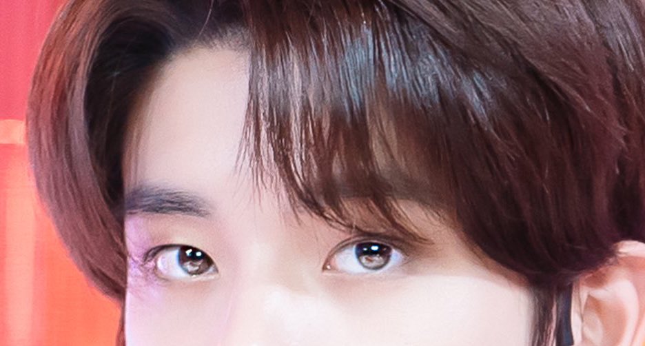 เอ็นดูตาสีน้ำตาลใสแป๋วเป็นประกาย เหมือนมีดวงดาวอยู่ในตาน้องเจคเนย ฮือออ 🥺✨🌌