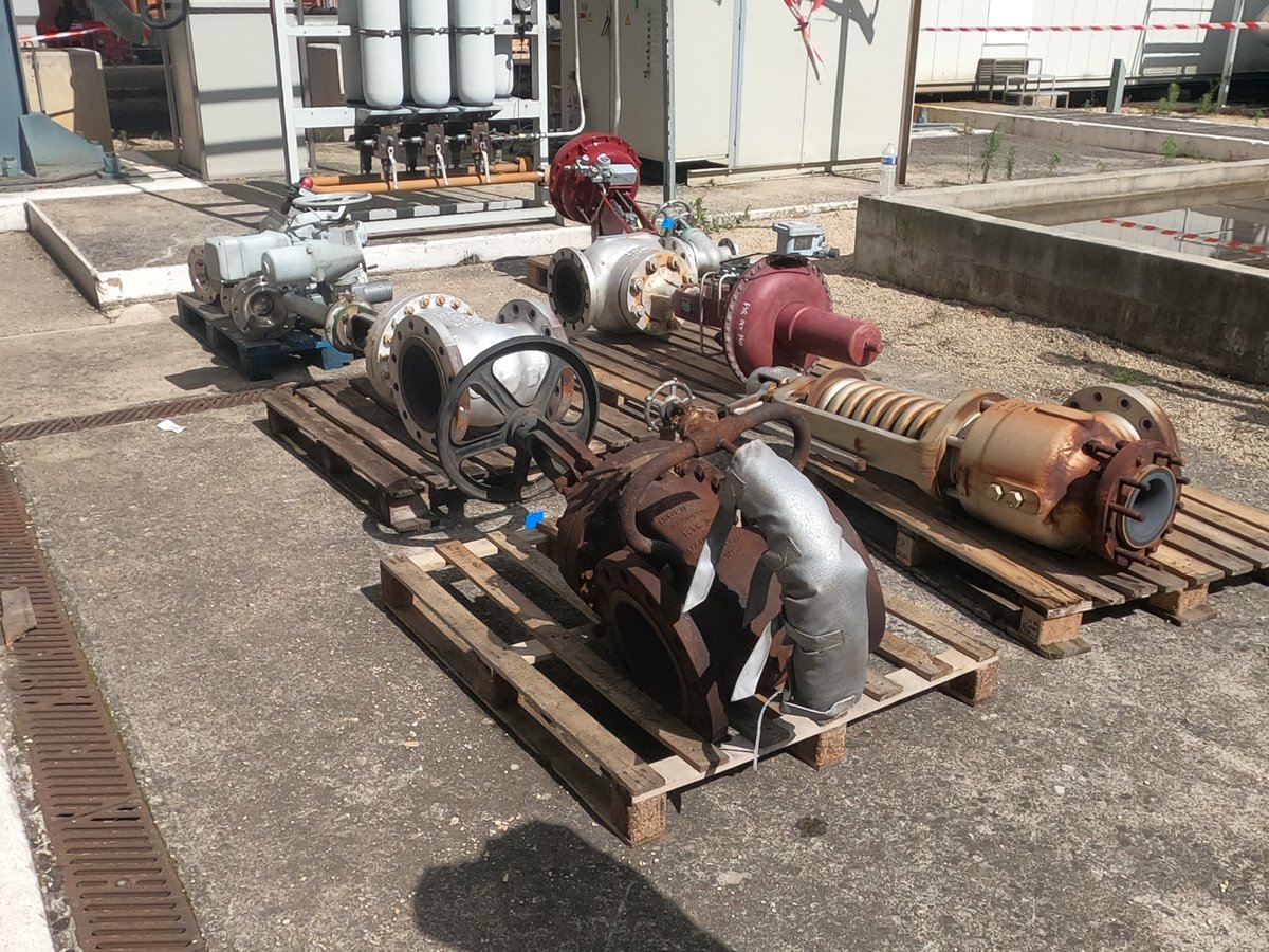 La_CPCU's tweet photo. Pour assurer la production de #chaleur du réseau de #chauffage urbain CPCU de @Paris tout au long de l'hiver, les équipes ont achevé la #maintenance⚙️ complète d'une chaudière de la chaufferie de Vitry-sur Seine👍#ChaleurDurable https://t.co/RFyeftgf6i