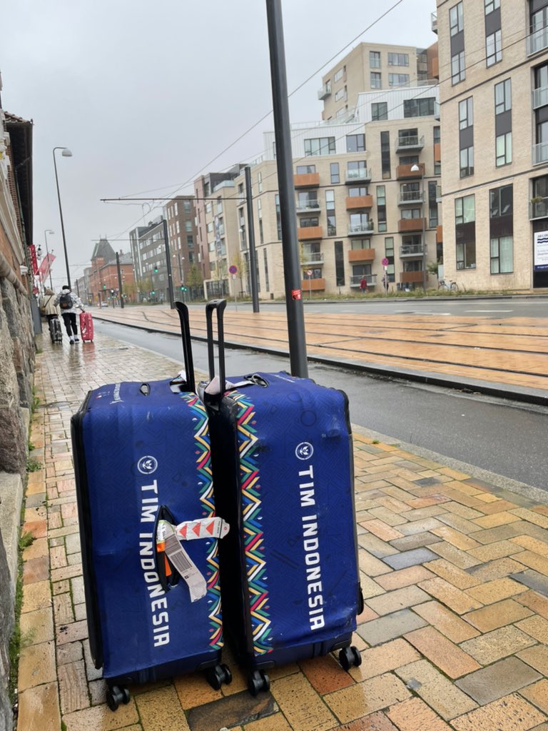 Lupakan hari kemarin karena kita sudah turun dari podium, berjuang dan semangat lagi untuk hari esok semoga bisa membuahkan hasil lagi . 

ODENSE !! 💪🇮🇩