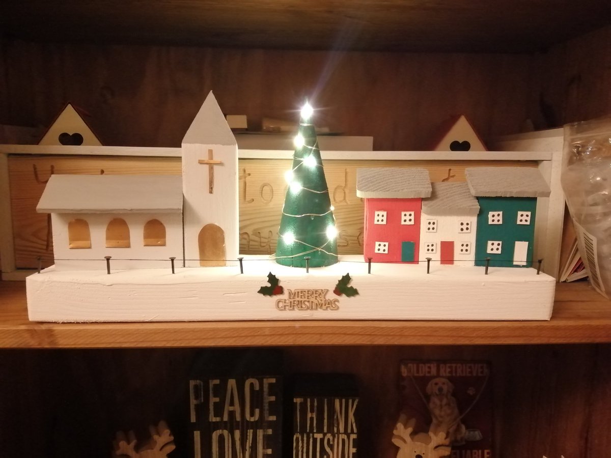 BevBeach's tweet photo. Christmas Scenes, made from reclaimed wood and can be done in any colour scheme #Christmas #SmallBusiness #supportlocal #htmlp #reclaimedwood #handmade #handmadewithlove https://t.co/tshpPPTWDS