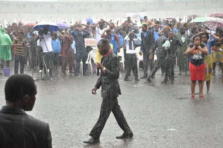 EhiNicholas's tweet photo. For every single rain drop that touched my body, Shame and Reproach is washed away from your Life.. AMEN

#Passion #TheGospel #ChristLove #Mission #EndAfflictions #WipeOutTears #Restoration #Evangelist #GRACE #JESUSisTheMESSAGE
I Celebrate my father @APOSTLESULEMAN https://t.co/dbAgjYRuhc