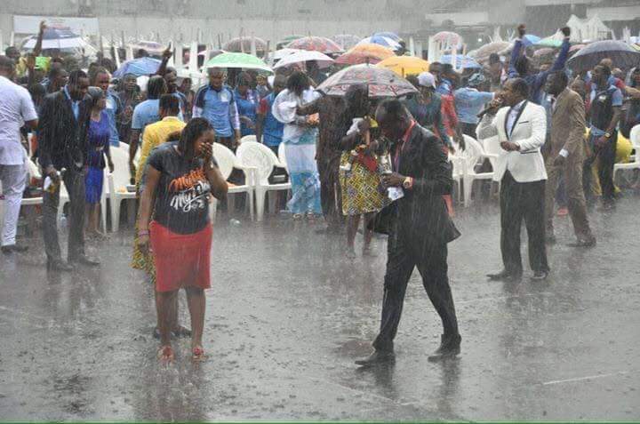 EhiNicholas's tweet photo. For every single rain drop that touched my body, Shame and Reproach is washed away from your Life.. AMEN

#Passion #TheGospel #ChristLove #Mission #EndAfflictions #WipeOutTears #Restoration #Evangelist #GRACE #JESUSisTheMESSAGE
I Celebrate my father @APOSTLESULEMAN https://t.co/dbAgjYRuhc