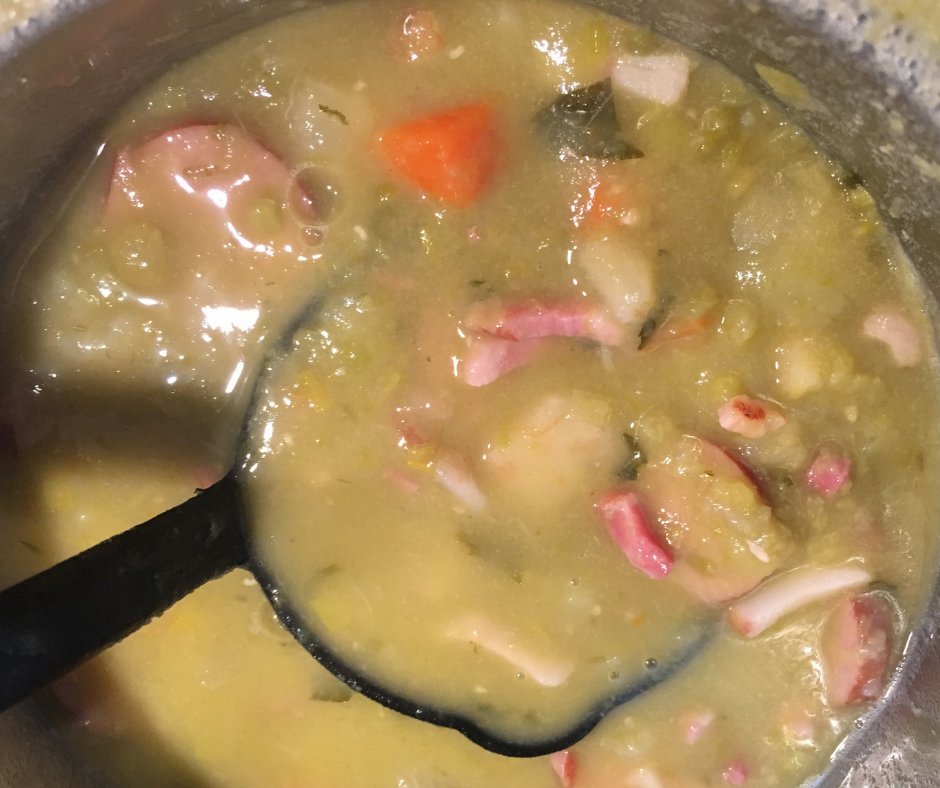 FoodHow2's tweet image. 9 Best Slow Cooker #SplitPeas #Soup Recipes with Ham and Potatoes foodhow.com/slow-cooker-sp…