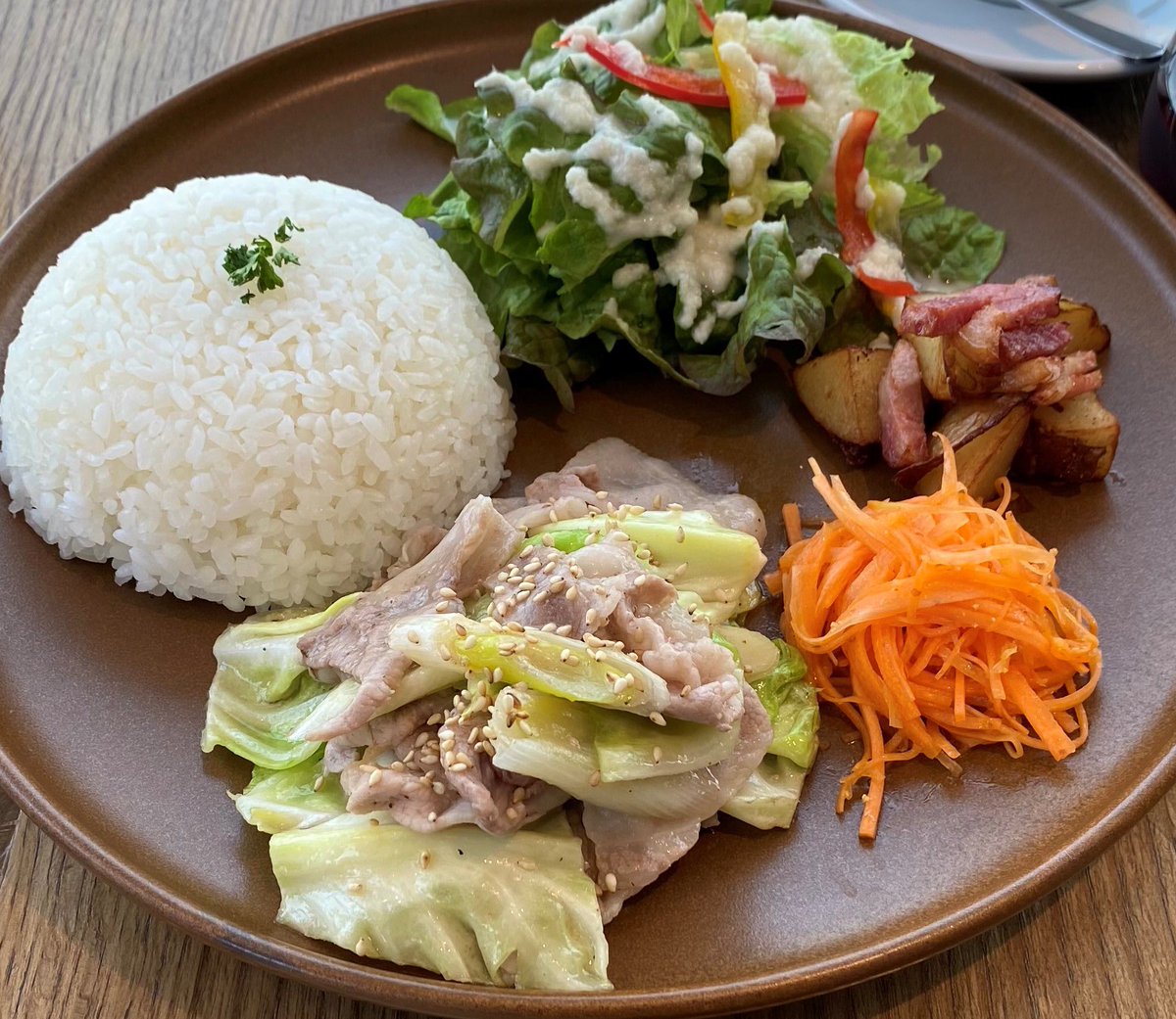 quattrolabo's tweet photo. ラボです。今週のランチプレート『豚バラとキャベツの塩ダレ炒め』
ご用意してお待ちしております♪
#shbuya #shibuyaparco #渋谷 #渋谷 #渋谷パルコ #ランチプレート #カフェランチ ＃遅めのランチ #ミュージックバー #肉野菜炒め #アナログレコード https://t.co/puUqVkFKBp