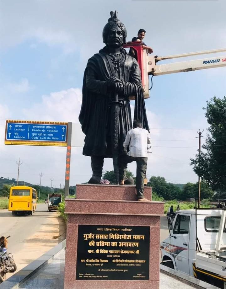 VikkygurjarH's tweet photo. Who Blow Blood for the kingdoms ,
Always Called traitors of motherland,
Shake the throne of enemy by their daughters,
 Dissociate the Earth from truth.
That is called the real मुग़ल पूत

गुर्जर सम्राट मिहिरभोज का इतिहास चुराना बंद करो

#GurjarSamratMihirBhoj https://t.co/NzNbMqLBbH