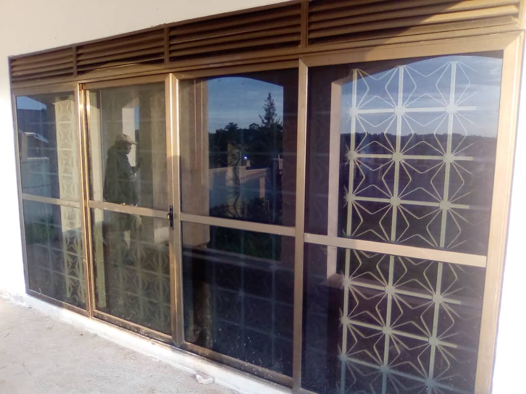 Aluminium windows and doors, partitions(aluminium and gypsum), all types of glass, suspended and gypsum ceiling 

#aluminium #contractorsea #construction