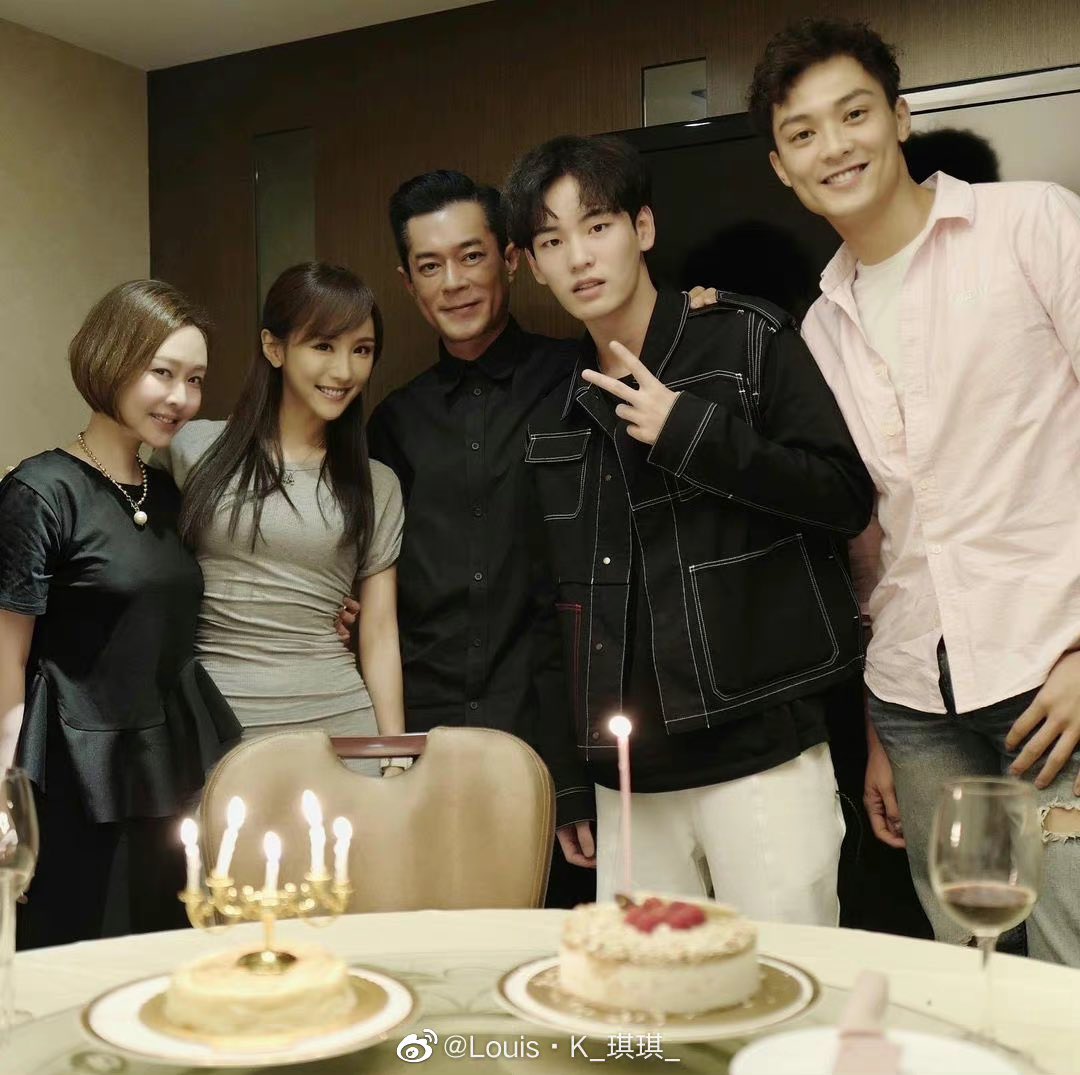 Mingming celebrated louis koo\s birthday HAHAHAHHAHAHAHAHAHA HAPPY BIRTHDAY LAOBAN!!!!! 