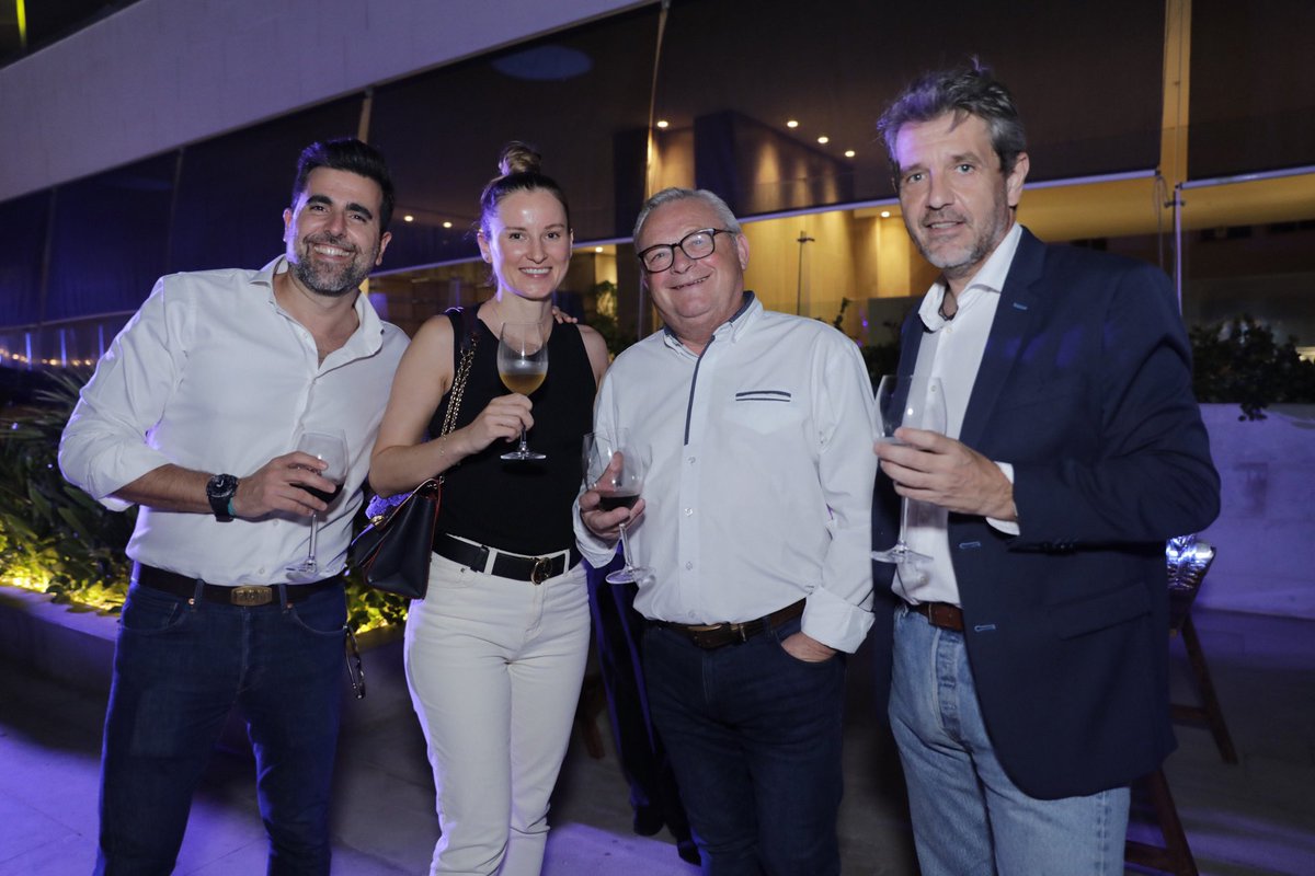 AHCancun's tweet photo. Gracias a todos por acompañarnos al cocktail de bienvenida @CancunTrvlMart en @DreamsVista. https://t.co/kwlB5tbD6O