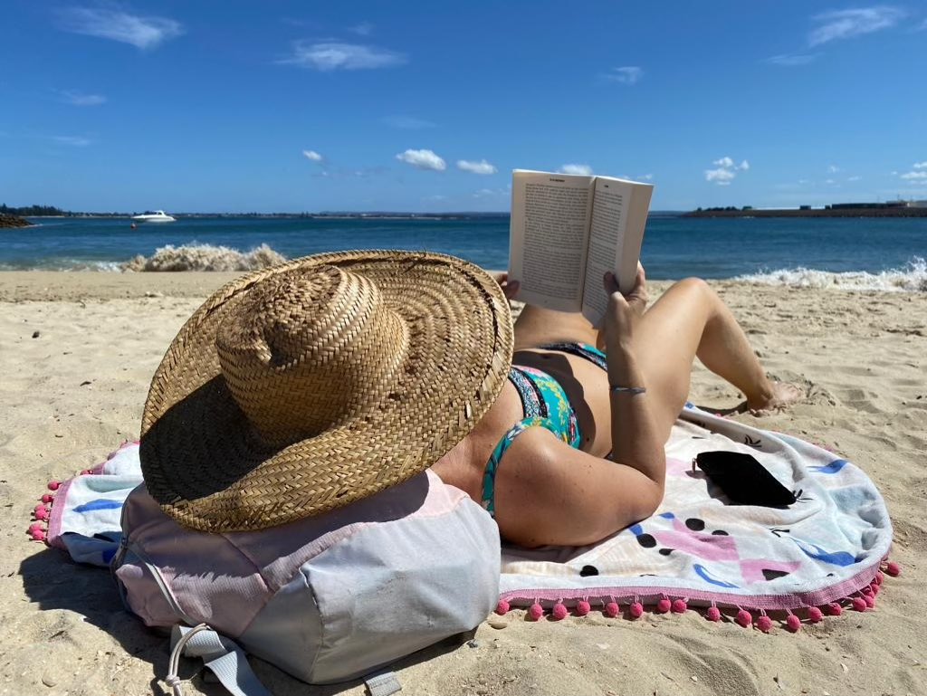 nicoledwebb's tweet photo. Made it to a proper beach for the first time in months! Felt like we went to sleep in winter and woke up in summer! #listeningtothewaves #sandbetweenmytoes #thelittlethings #lockdownisover 💃
Yeh Mr Seagull, I agree, husband should’ve told me to hold my stomach in. #covidkilos 😂 https://t.co/csbPZVrj6l