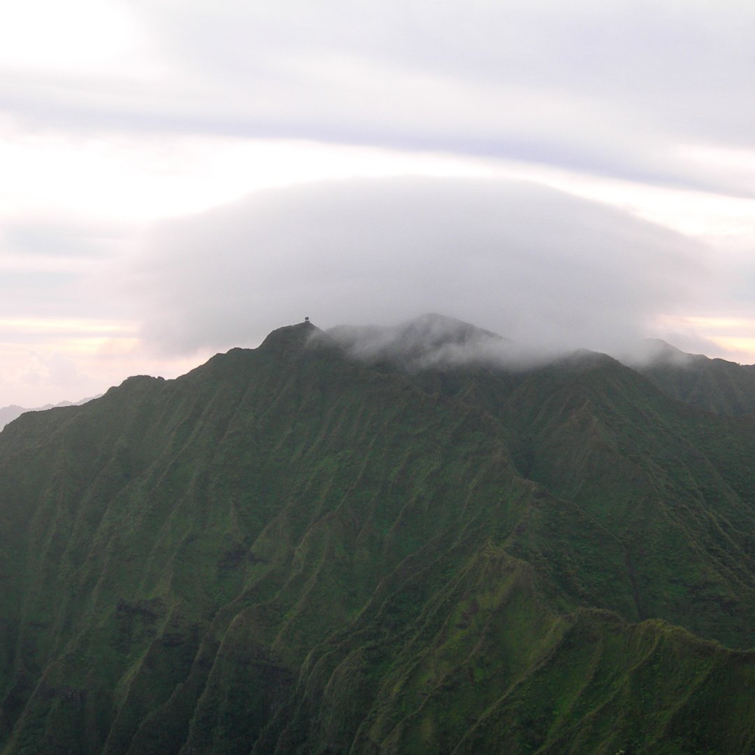 kmwphawaii's tweet photo. A little peace from the Ko'olau Mountains this #scenicsunday #viewsfromthefield #koolau https://t.co/VJK5hydDdt