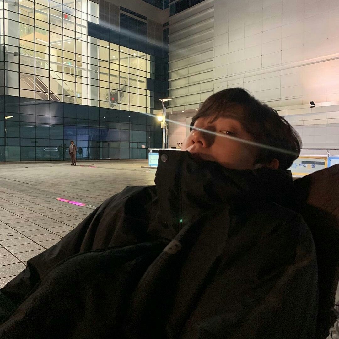 dominsipics's tweet photo. start your monday with them 🖤 https://t.co/Uf8jTB91Fx