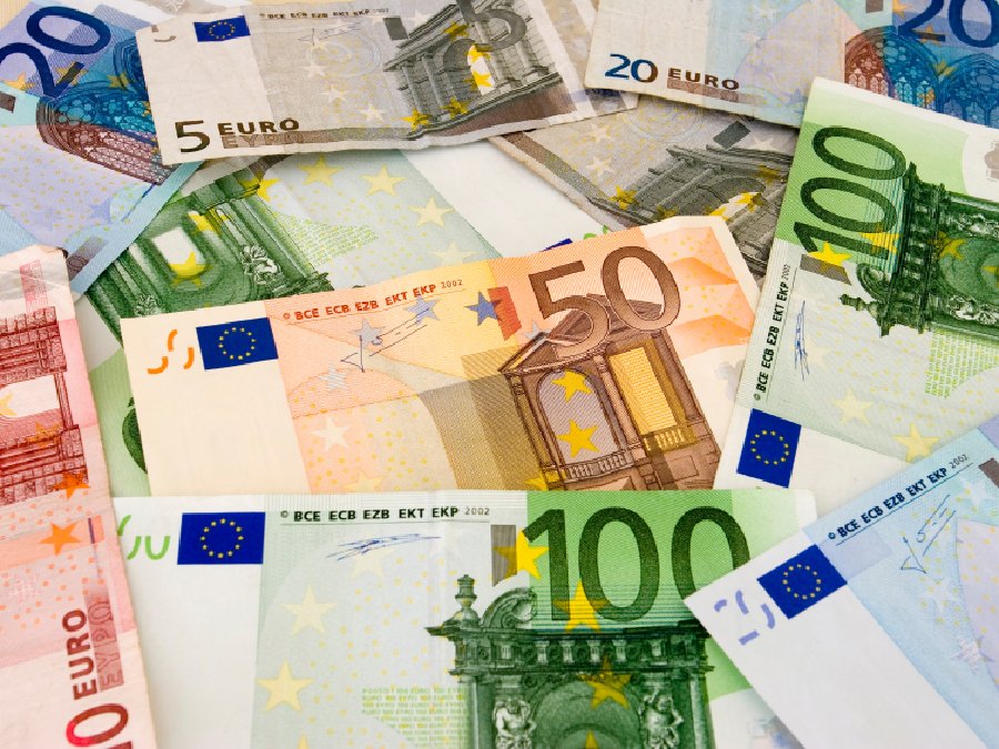 lecho's tweet photo. MON ARGENT | L'impact des mesures budgétaires sur votre portefeuille
▶https://t.co/nTMM9XHoKm
✍️ Pa r @mumitim @CarolineSury #Budget #Finances 
#portefeuille #travail #allocations
@alexanderdecroo https://t.co/0ZjrUvu2e2