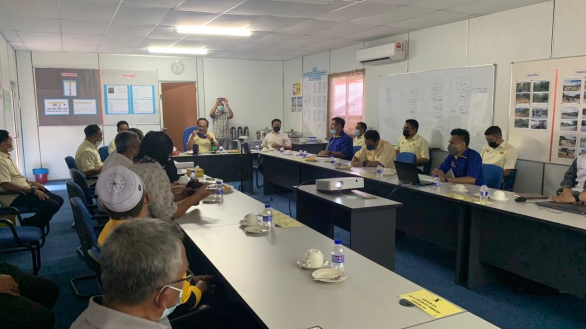 Lawatan Kerja YBhg Dato’ Ketua Pengarah Kerja Raya ke Tapak Projek Lebuhraya KBKK Pakej 2C3A: Kok Lanas ke Bukit Tiu, Kelantan bagi meninjau kemajuan terkini projek
<a href="/JKRMalaysia/">JKR Malaysia</a> 
<a href="/CawJalanJKR/">Cawangan Jalan JKR Malaysia</a> 
<a href="/AdenaMamat/">AdenaMamat</a> 
<a href="/M_AminKasim/">Ir. Mohamed Amin Kasim</a> 
<a href="/IrZulkefly/">Mohd Zulkefly S</a>