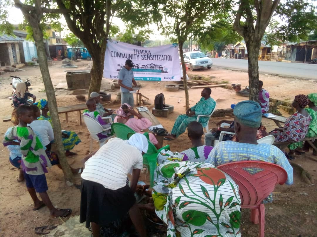 TrackaNG's tweet photo. Last week, our team held town hall meeting with the residents of Kajola community in Osun State. 
 
We enlightened them on the 2021 ZIP projects in their community and how community projects are their rights, not privilege.

Public funds must work for the people.

#GetInvolved https://t.co/FFpD2QXB6b