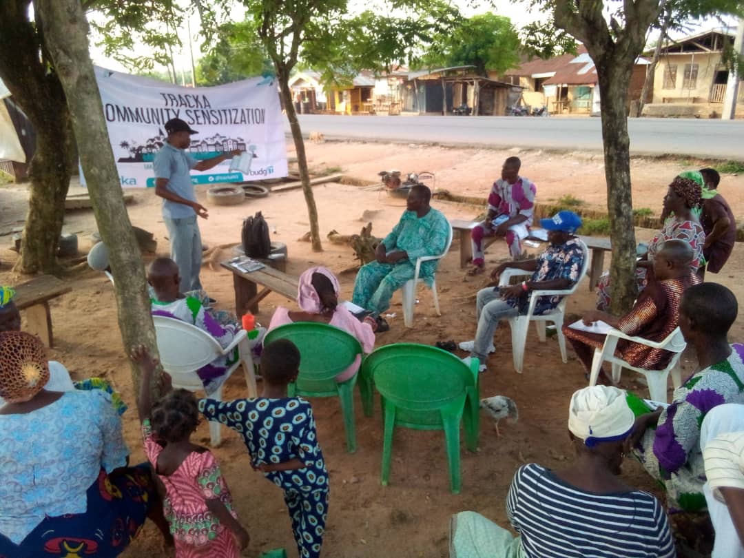 TrackaNG's tweet photo. Last week, our team held town hall meeting with the residents of Kajola community in Osun State. 
 
We enlightened them on the 2021 ZIP projects in their community and how community projects are their rights, not privilege.

Public funds must work for the people.

#GetInvolved https://t.co/FFpD2QXB6b