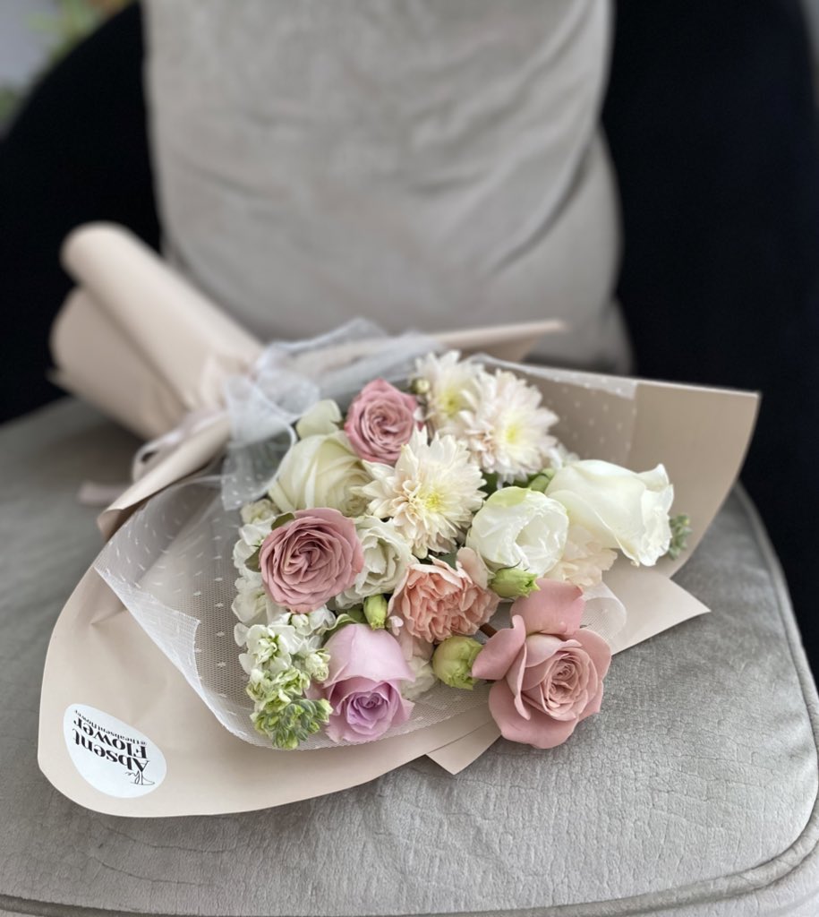 TheAbsentFlower's tweet photo. Our weekly bouquet is now available. Follow us on Instagram ! @BJelutong @MyBktJelutong @twtshah_alam https://t.co/EcuOILhSn3