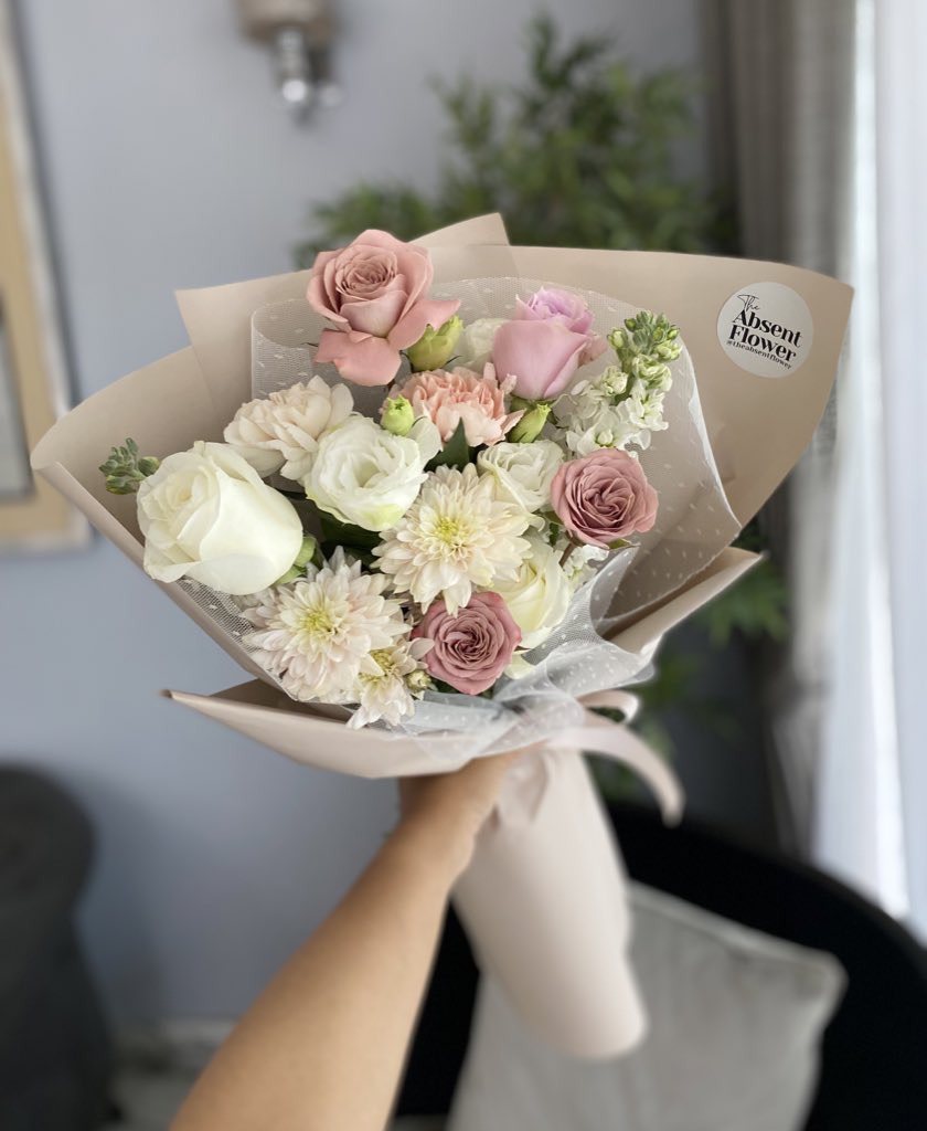TheAbsentFlower's tweet photo. Our weekly bouquet is now available. Follow us on Instagram ! @BJelutong @MyBktJelutong @twtshah_alam https://t.co/EcuOILhSn3