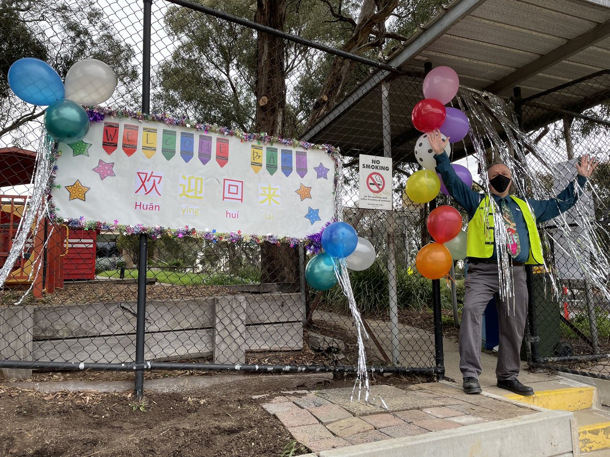 LeonBell15's tweet photo. Welcoming back foundation students today after months of lockdown/ remote learning https://t.co/WCbzZRJnYJ