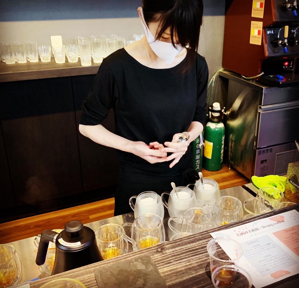 start_with71's tweet photo. 10月17日(日)
16時〜

"お酒の美術館"×“living coffee”コラボ。

唯一無二の
”Irish coffee”企画☕️✨

スペシャルティコーヒーの個性を感じていただける2種類のアイリッシュコーヒーをご提供。

今回限りのスペシャルなアイリッシュコーヒーをご堪能頂けるイベントをプロデュースさせて頂きました。 https://t.co/Q2DhLaWioV
