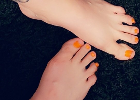 Got moved. Time for a new color. Suggestions? #MoveDone #NewColorSuggestions #ToetallyYours https://t<a href="/tag/movedone"class="tags">#MoveDone</a><a href="/tag/newcolorsuggestions"class="tags">#NewColorSuggestions</a><a href="/tag/toetallyyours"class="tags">#ToetallyYours</a>