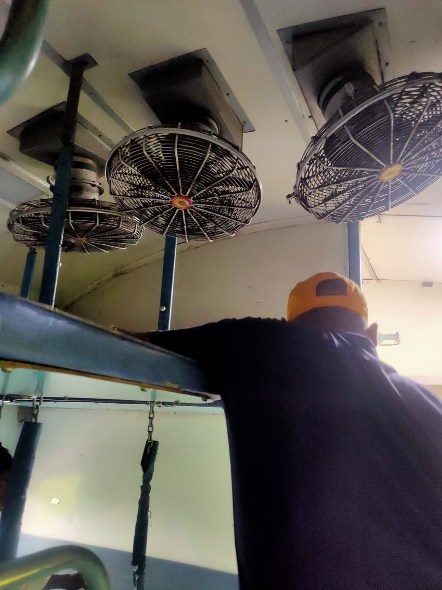 SurajGupta_07's tweet photo. @SrdeechgAld @drmncrald @RailwaySeva @drmsbc Thank you! @RailwaySeva @RailMinIndia @NWRailways @AshwiniVaishnaw to take action on my concern. https://t.co/bdxaNSRlle