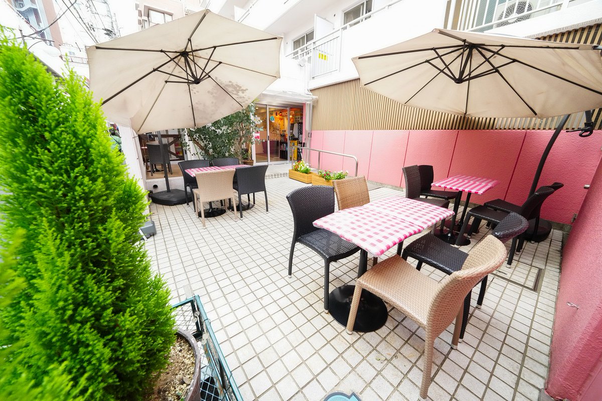 サクラホテル カフェ日暮里 秋晴れのもとテラスでアフタヌーンティーいかがでしょう 谷中銀座散策の途中にゆったりご利用いただけます 世界のスイーツを旅行気分でどうぞ サクラカフェ アフタヌーンティー 日暮里カフェ テラス席 谷中銀座 谷根千