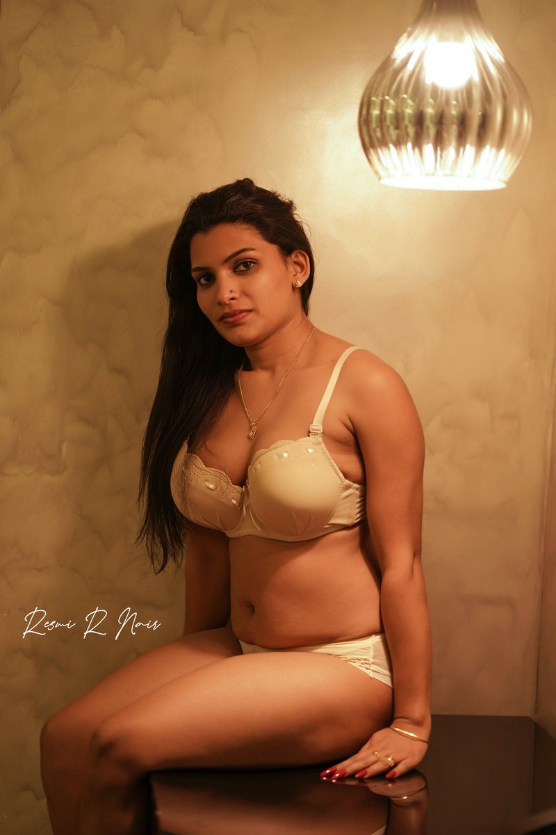 Resmi_R_Nair's tweet photo. Watch Nudes In 
https://t.co/d1YRoyXLT1
https://t.co/H8GFDzSM5j
https://t.co/YaK90FKRNm https://t.co/MfSTavmj76