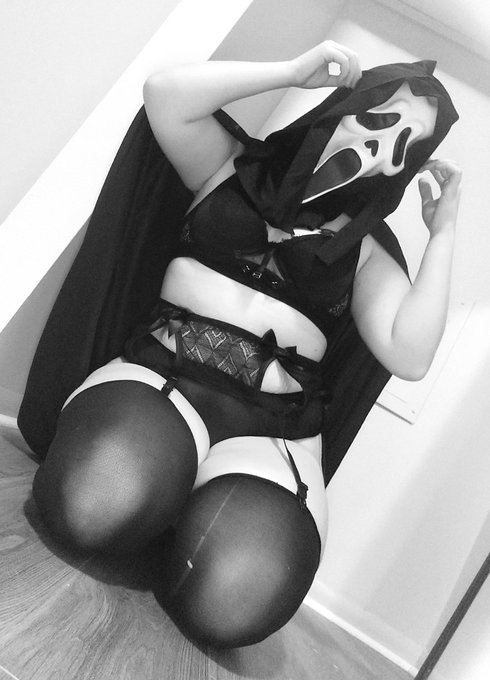 This trend is pretty hot tbh. https://t.co/SSxLfXvLMW<a href="/tag/vultureculture"class="tags"><span>#vultureculture</span></a>