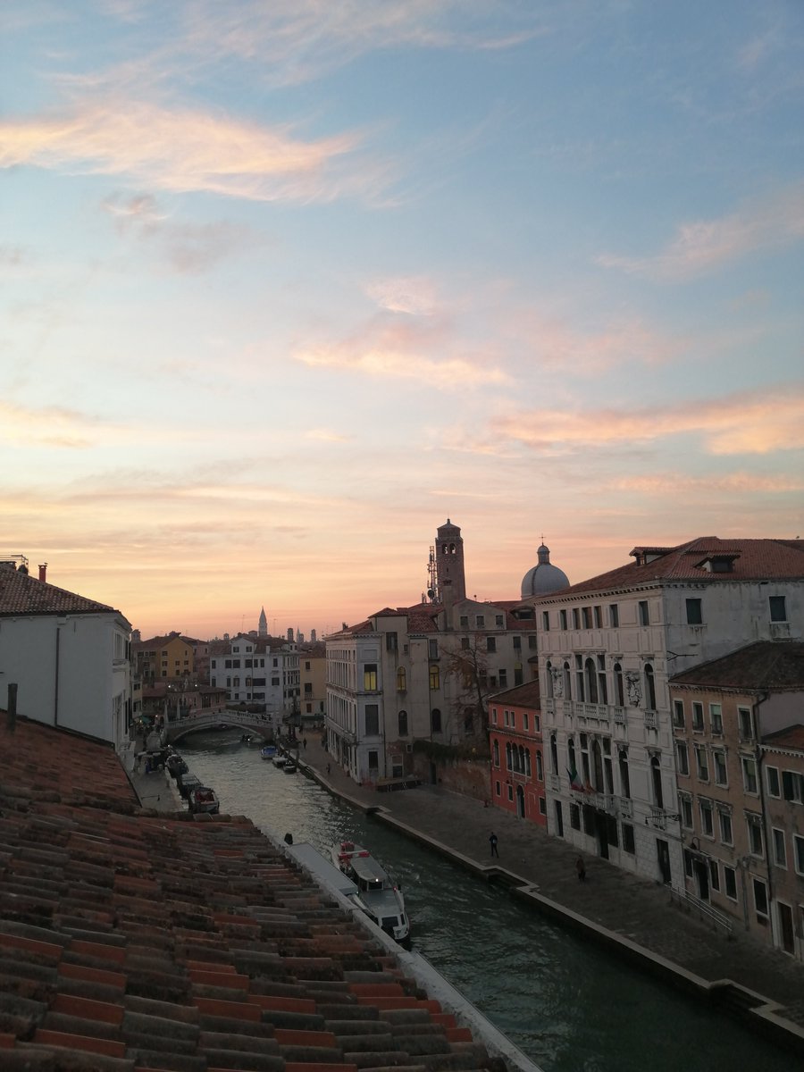Guten Morgen aus #Venedig mit einem Blick über den Cannaregio-Kanal rüber zum Glockenturm von San Marco.
