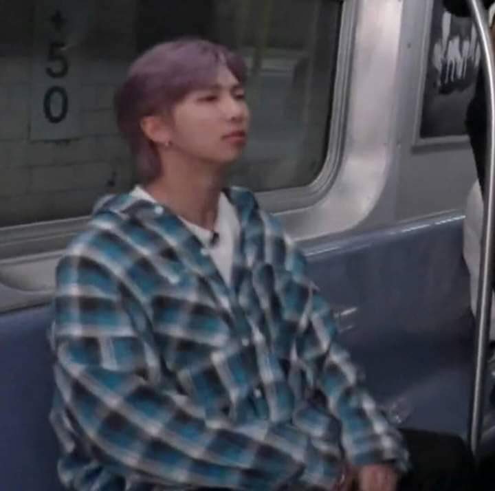 agustdpixie's tweet photo. ANTIS SEEING             THEN REALIZING 
EVIL BTS                      THEY GOT 
TRENDING                    FOOLED https://t.co/K4NmyWlwYA