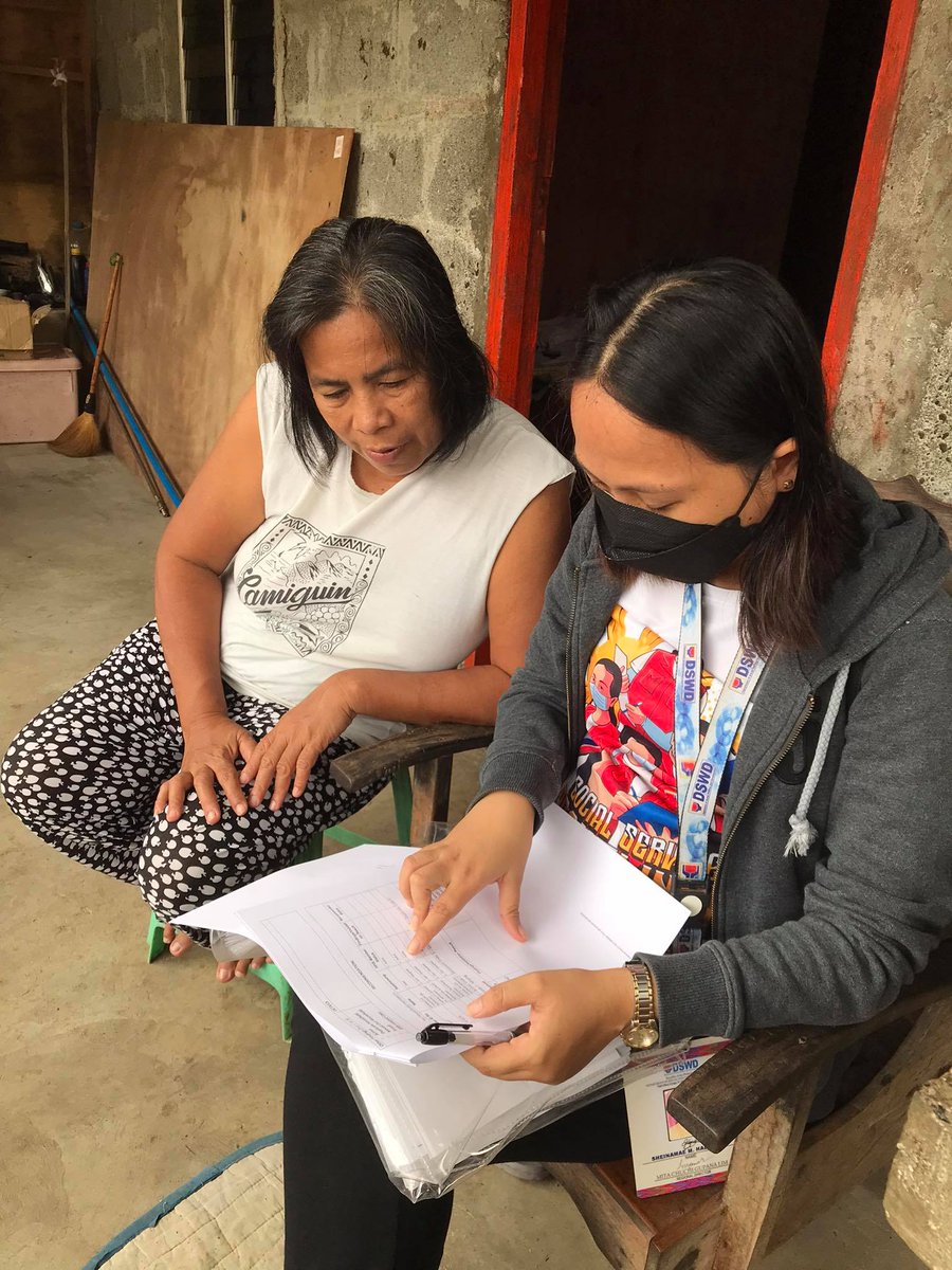 Conducted house to house validation to CS 15 and CS 12 pantawid beneficiaries at Barangay Pili, Malimono, Surigao del Norte.

#DSWDMayMalasakit
#Serve1st