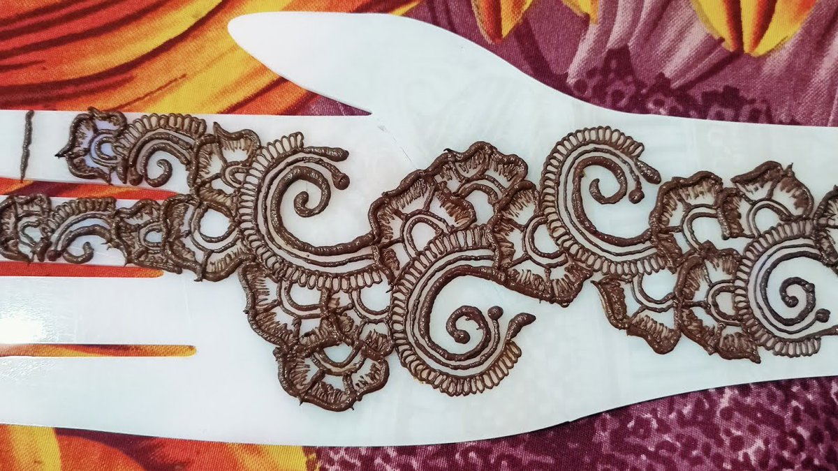 MehendiMuskan's tweet image. Watch the Navratri Special Flower Shaded Mehndi Design|Beautiful ❤️ Flower 🌺 Shaded Mehndi Design| via @YouTube 
Video Link 👇
youtu.be/XxeEA3o6Yio

@kanitthasCrafts @A_R_TforPEACE
@KendraHenna

#Artist #artwork #artshare #art #flowershaded #mehndidesign #naturalhenna