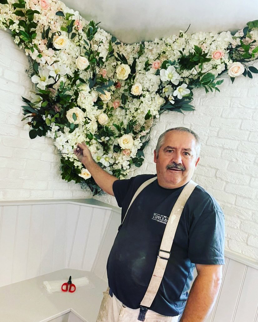 So our Paul fancied a change of career last week 🤣 jokes! We were lucky enough to have the company of @floralsistas for a couple of days whilst working at a job along the North Norfolk Coast! How stunning is this arrangement 💐 #northnorfolk #westnorfolk #norfolk