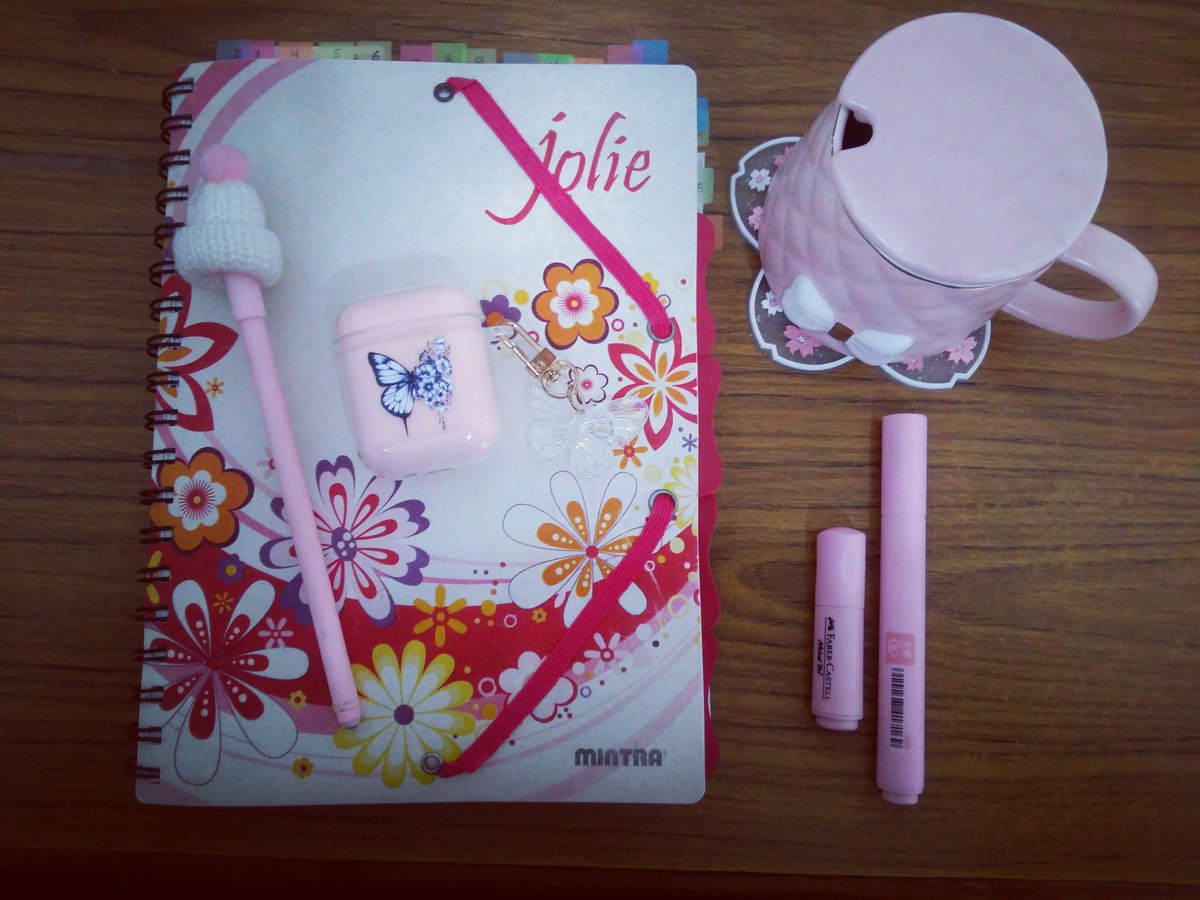 Hadeel_lang's tweet image. Hi #langtwt #studytwt &amp;amp; #Studyacc 📝

💫Hadeel, 29 yrs, 92 line
💫Pharmacist 💊
💫Native Arabic🇯🇴
💫Focus in learning🇰🇷🇬🇧
💫want to learn soon🇪🇸🇯🇵🇹🇷
💫Obsessed in language learning
💫Coffee lover ☕
💫study, bake, cook, Kpop &amp;amp; kdrama are my happines

♡ /↺to help me find mutuals