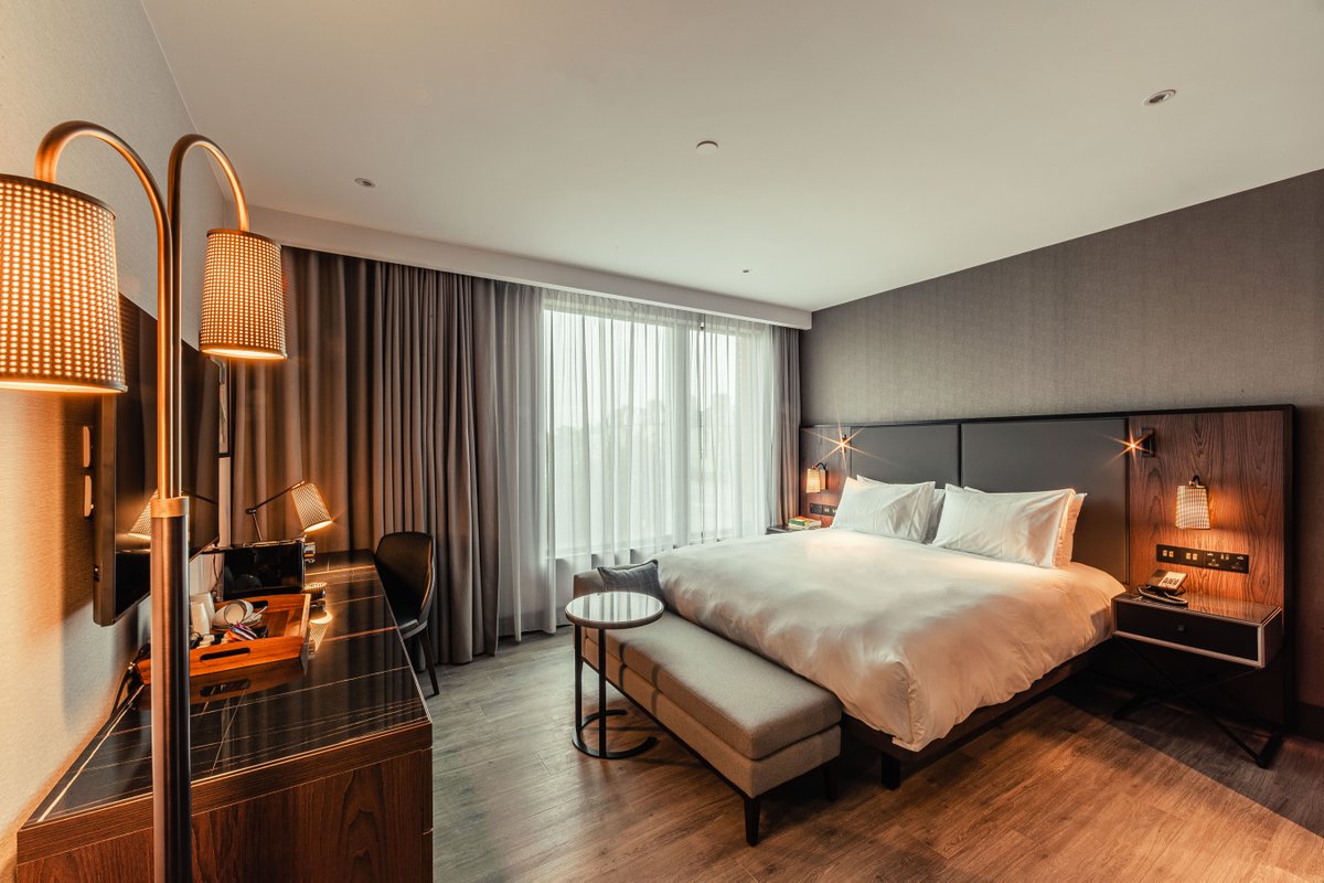 Art meets academia at this quirky new Cambridge hotel - <a href="/cathywinston/">Cathy Winston</a> checks in to <a href="/TheFellowsHouse/">The Fellows House</a> , part of the Hilton <a href="/CurioCollection/">Curio Collection</a> tinyurl.com/ygsxur94 #visitcambridge