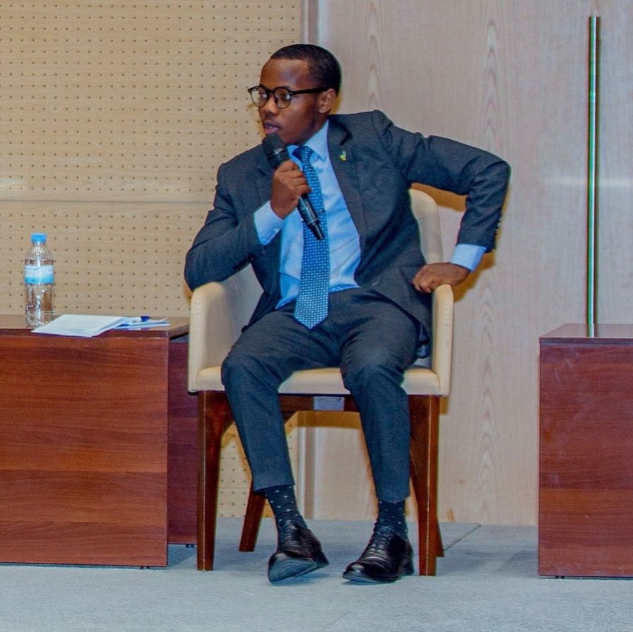 VivensUwizeyim1's tweet image. As I a panelist, some of my insightsinclude:
- #ProblemValidation is the first step to take in order to come up with a well specific &amp;amp; impactful #solution.
- Building nice tech features which don't solve customer's problems, it is time wastage.
- The smaller, the better tactic.